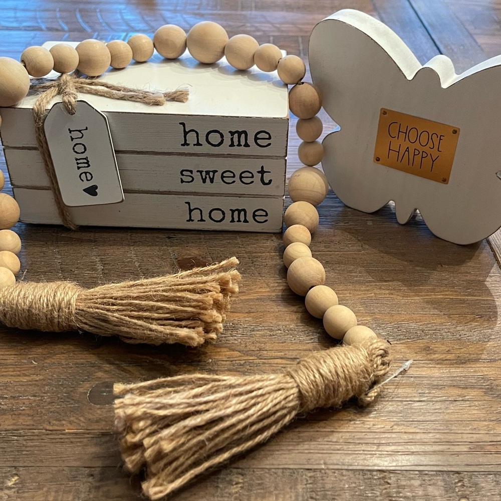White Farmhouse Decor 3 pieces Hone Sweet Home, Choose Happy & beaded garland